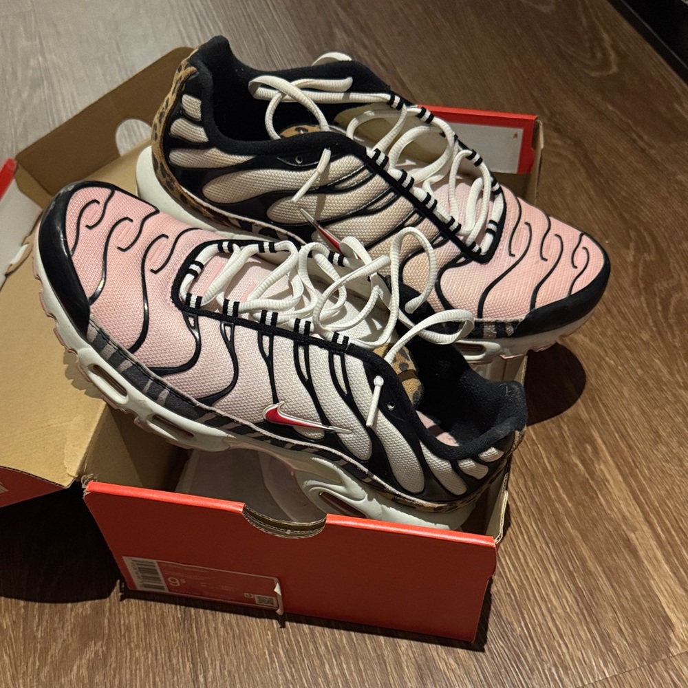 Nike Pink and Black Air Max Plus